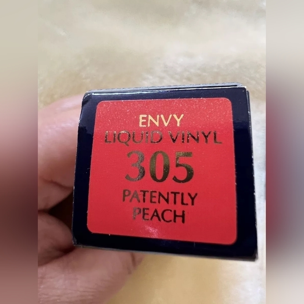 Estee Lauder Pure Color Envy Paint-On Liquid Vinyl Lipstick Patently Peach 🍑